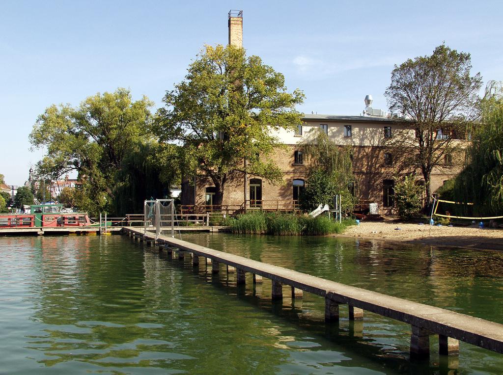 Seminar- Und Gaestehaus Flussbad Gartenstrasse Berlin Dış mekan fotoğraf